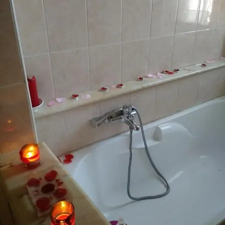 Alojamento de Acomodação e Pequeno-almoço Red Con Cucina